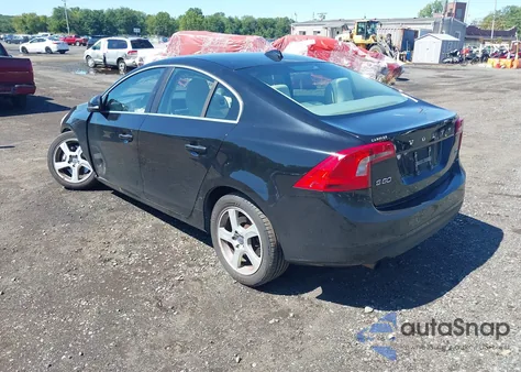 2012 Volvo S60 T5 z USA, uszkodzony, nr VIN YV1622FS2C2118191